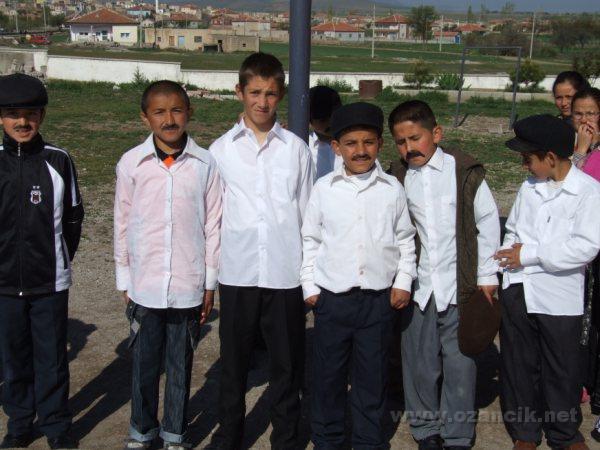 DSCF1059.JPG - Ozancık İlköğretim Okulu 23 Nisan Ulusal Egemenlik ve Çocuk Bayramı