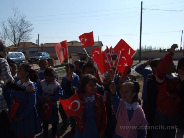 DSCF1079.JPG - Ozancık İlköğretim Okulu 23 Nisan Ulusal Egemenlik ve Çocuk Bayramı